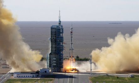 चीनले नयाँ अन्तरिक्ष केन्द्रमा पठायो तीन महिना बस्नेगरि तीन यात्रीसहितको…