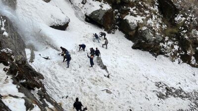 सिक्किममा हिमपहिरो : तीन नेपालीसहित ७ जनाको मृत्यु, १३ जना…