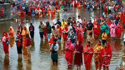 उदाउदो सूर्यलाई अर्घ्य दिँदै सकियो छठ