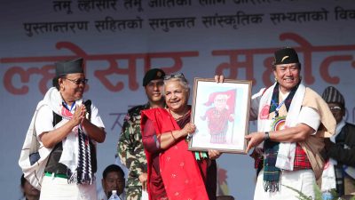 गुरुङ पहिरनको आफ्नै स्केच हेरेर प्रधानमन्त्री कार्की दंग