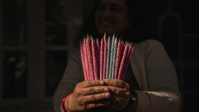 पोख्रेली सिसा कलम : पढेर फ्याकिएका पत्रपत्रिकाबाट यसरी बन्छ ‘पेपर…