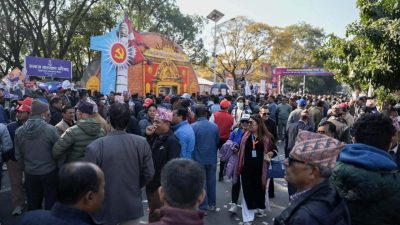 एमालेको नेतृत्व छान्ने मतदानस्थल बाहिर के हुँदैछ ? (फोटोहरु)