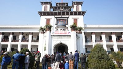 कांग्रेसको किचलो : गगन आधिकारिक कि शेरबहादुर ?