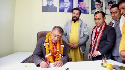 सभापति चुनिएको ८ दिनपछि पार्टी कार्याल पुगे गगन थापा