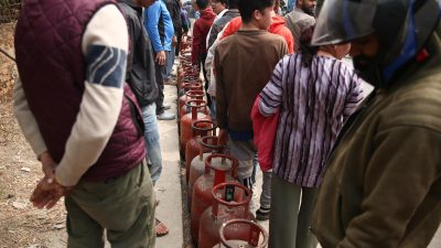 मध्यपूर्व तनावको असर : ग्यास उद्योगमा सयौँको लाइन